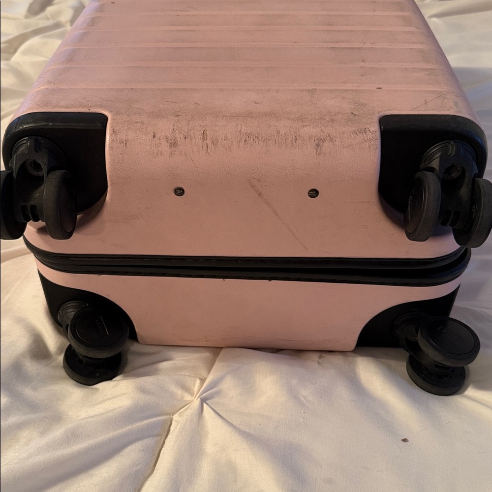 AWAY Millennial Pink Bigger Carry On Suitcase - Picture 5 of 9